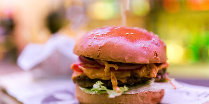 Obľúbený írsky burger je späť! MONTRY JACK CHEESE BURGER s hranolčekmi