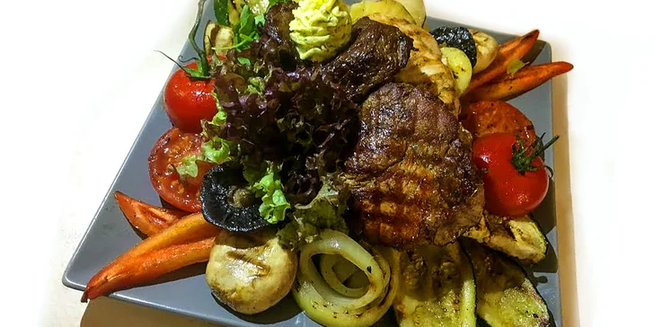 Mix grilovaných steakov a dezert pre dvoch