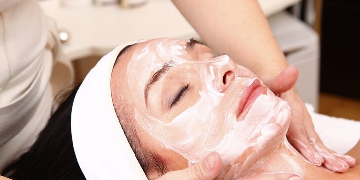Hĺbkové čistenie pleti s peelingom a maskou alebo diamantová mikrodermabrázia s masážou tváre