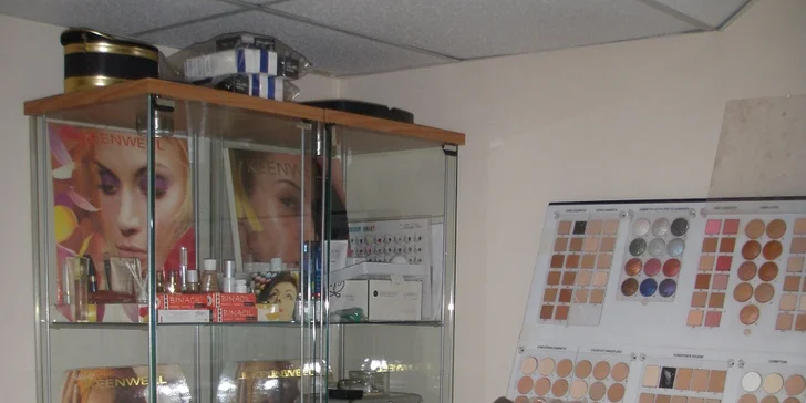 Odstránenie jaziev chemickým peelingom alebo čistenie pleti skin scruberom. V cene aj úprava a farbenie obočia.