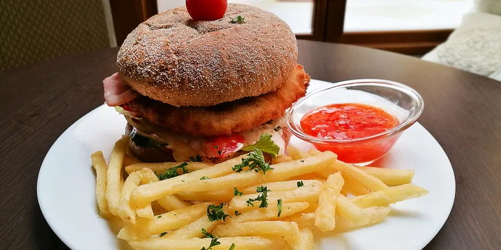 Hovädzí, kurací alebo Hattrick burger v Hattrick sport pub