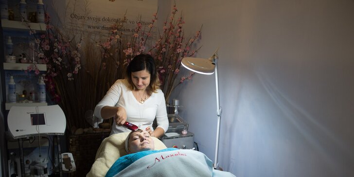 Hĺbkové ultrazvukové čistenie pleti alebo wellness masáž tváre a dekoltu