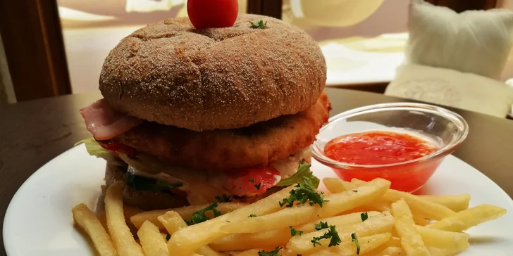 Hovädzí, kurací alebo Hattrick burger v Hattrick sport pub