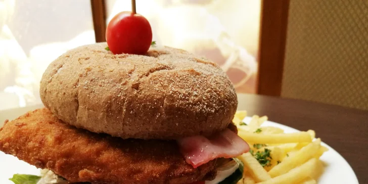 Hovädzí, kurací alebo Hattrick burger v Hattrick sport pub