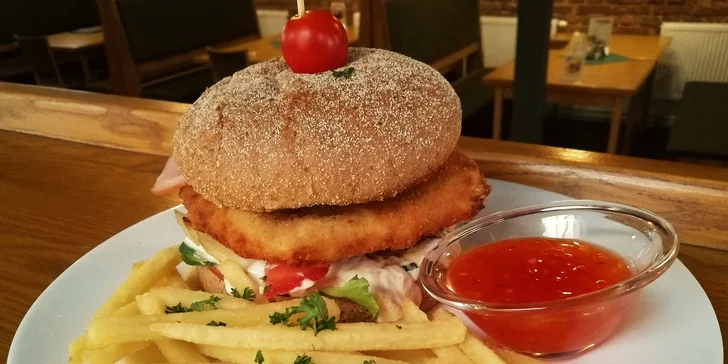 Hovädzí, kurací alebo Hattrick burger v Hattrick sport pub