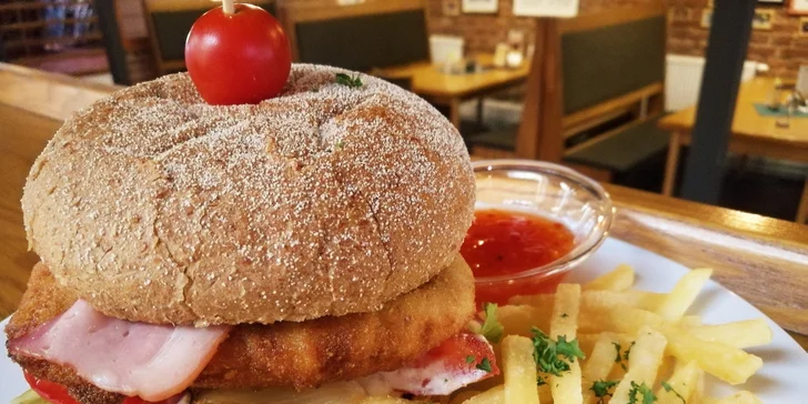 Hovädzí, kurací alebo Hattrick burger v Hattrick sport pub