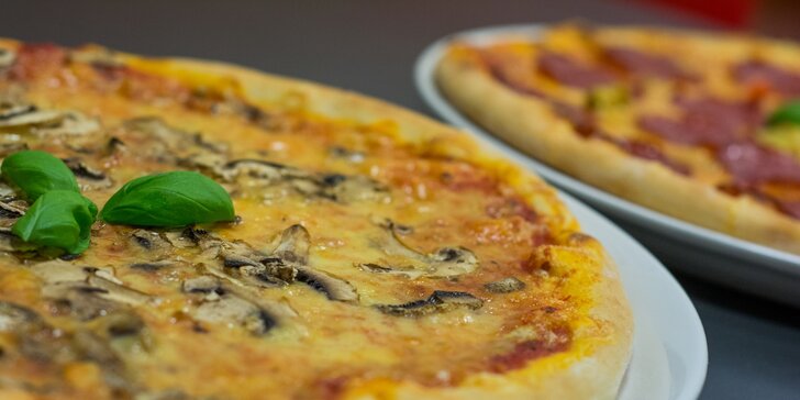 2 x pizza podľa vlastného výberu z Pizza Presto! Donáška, osobný odber i konzumácia priamo na mieste!