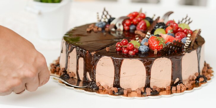 Čokoládovo-malinová či mascarpone jahodová torta