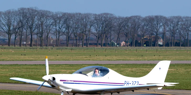 Zážitkový let s možnosťou pilotovania lietadla. Na výber lietadlo Eurofox Space 3K alebo Aerospool WT9 Dynamic
