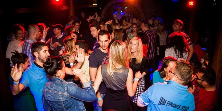 Silvestrovská party na na lodi! Žúr na Dunaji aj s DJom, barom a občerstvením!