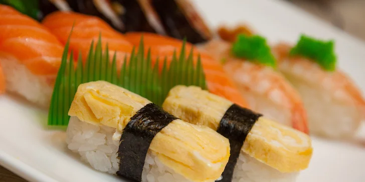 Výborný SUSHI set aj s ostrokyslou polievkou a koláčikom šťastia v OC Eurovea!