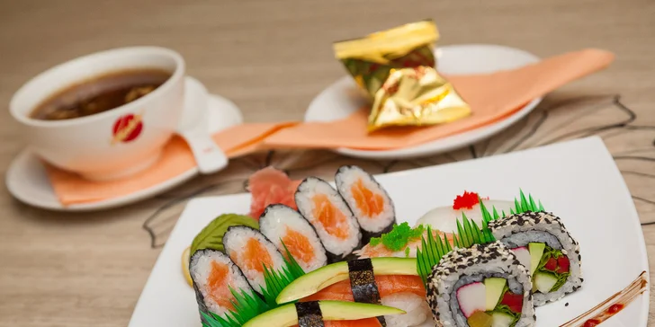 Výborný SUSHI set aj s ostrokyslou polievkou a koláčikom šťastia v OC Eurovea!