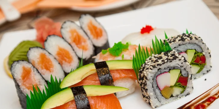 Výborný SUSHI set aj s ostrokyslou polievkou a koláčikom šťastia v OC Eurovea!