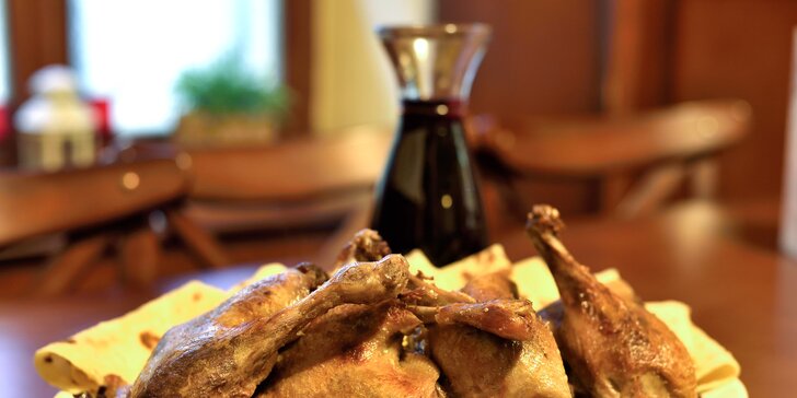 Pečené kačacie prsia Sous vide alebo 2,5 kg pečenej kačky s červenou kapustou, lokšami a vínom vo WOLKER Beer & Wine & Restaurant