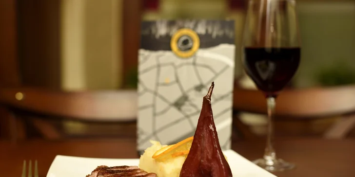 Pečené kačacie prsia Sous vide alebo 2,5 kg pečenej kačky s červenou kapustou, lokšami a vínom vo WOLKER Beer & Wine & Restaurant
