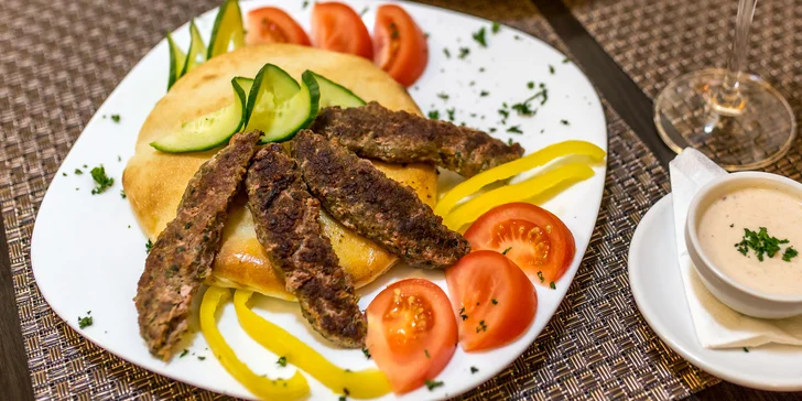 Romantika pre dvoch v arabskom štýle. Dajte si pravý jahňací kebab!