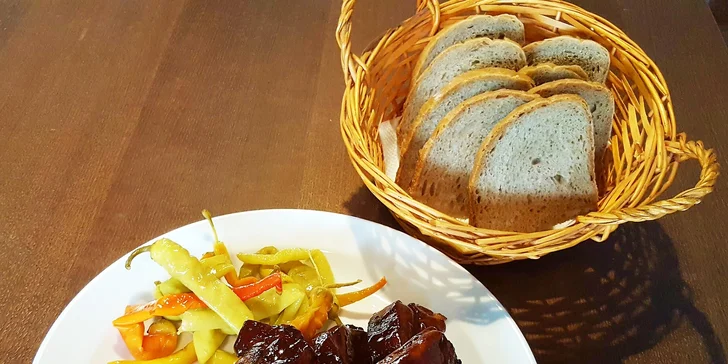 Kilo glazovaných bravčových rebierok v Jameson omáčke
