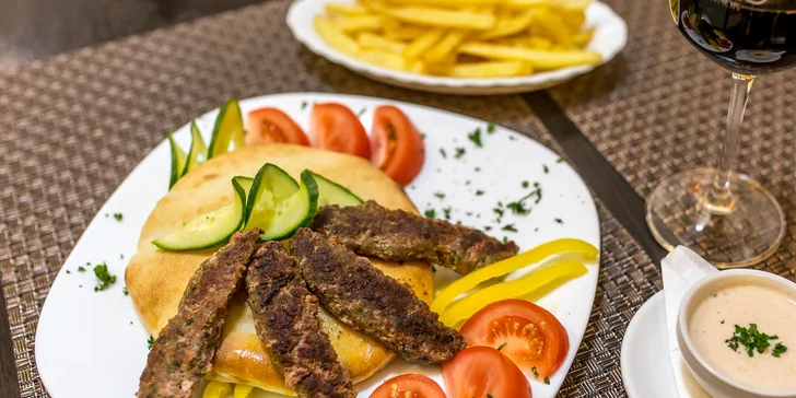 Romantika pre dvoch v arabskom štýle. Dajte si pravý jahňací kebab!