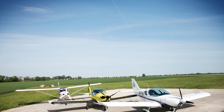 Zážitkový vyhliadkový let s možnosťou pilotovania - 3 lietadlá na výber!