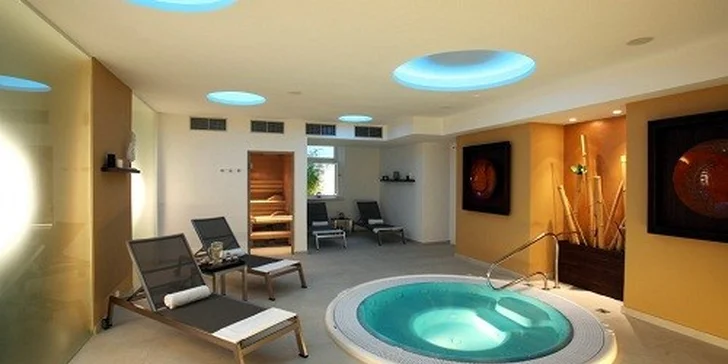 2-hodinový vstup do wellness a masáž v 7 SPA