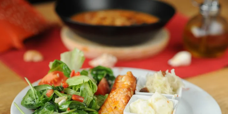 2-chodové menu s polievkou s morskými plodmi! Grilovaný pstruh alebo grilovaný losos, alebo Paella de pollo v La Cabaña