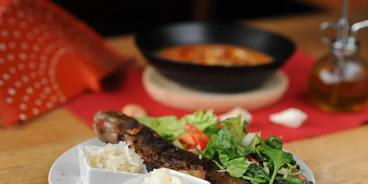 2-chodové menu s polievkou s morskými plodmi! Grilovaný pstruh alebo grilovaný losos, alebo Paella de pollo v La Cabaña