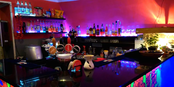 Horúce alko i nealko nápoje či drinky v ľadových pohárikoch