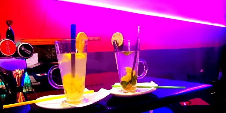 Horúce alko i nealko nápoje či drinky v ľadových pohárikoch