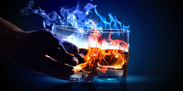 Horúce alko i nealko nápoje či drinky v ľadových pohárikoch