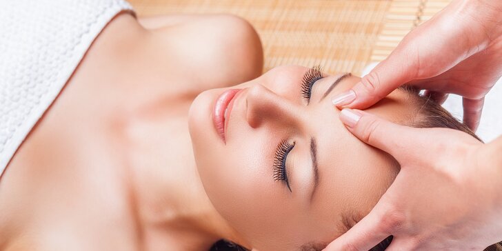 Klasická masáž tváre a dekoltu alebo špeciálna výživná masáž pleti s peelingom a maskou