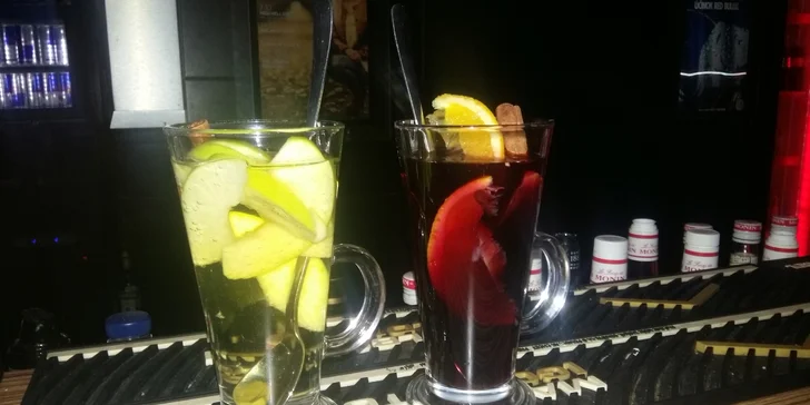 Ochutené Latte Machiato alebo varené víno so škoricou a ovocím