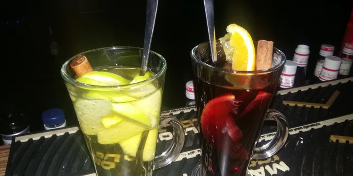 Ochutené Latte Machiato alebo varené víno so škoricou a ovocím