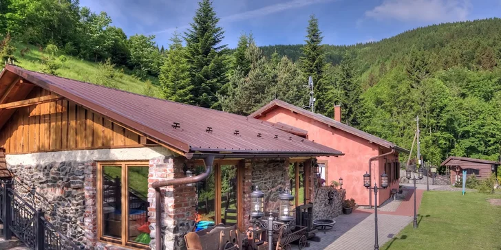 Prepychový pobyt v Beskydách v luxusne vybavených chatách s wellness až pre 10 osôb