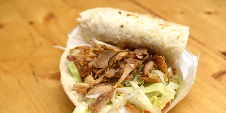 Kurací Döner kebab v chrumkavom pitta chlebe aj s dovozom