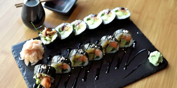 12 kúskov pravého Japonska! Lososová sake roll v EDO-KIN sushi & sake bare