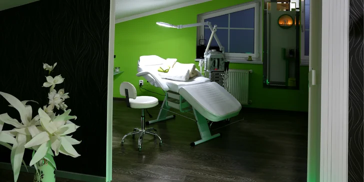 Revolučné ošetrenie pleti s LED maskou na tvár aj dekolt