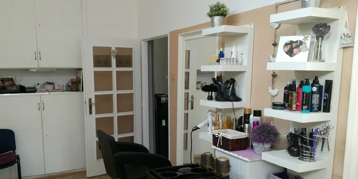 Nový strih a regeneračná kúra aj s možnosťou farbenia