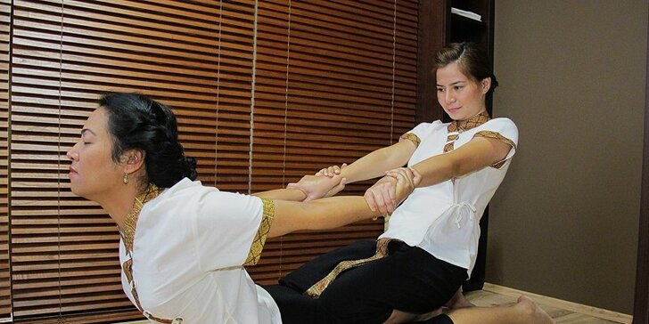 Thajská celotelová olejová aromatická masáž s možnosťou masáže chodidiel