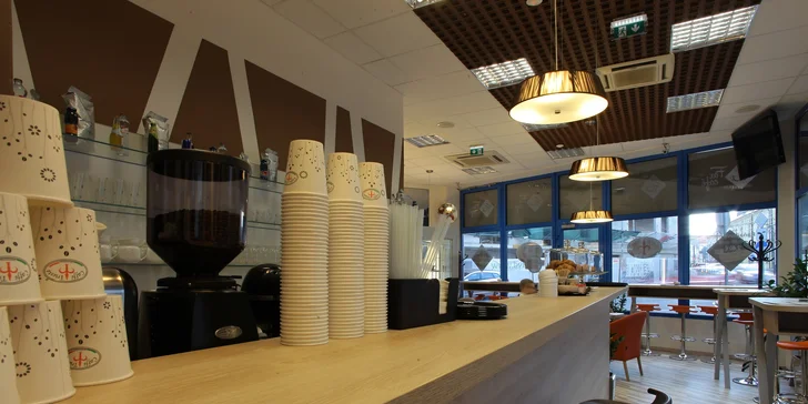 Espresso Trieste s cheesecakom alebo tortou