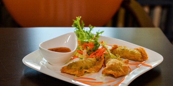Vietnamské menu s kačacou polievkou a kuracou pochúťkou v Bamboo