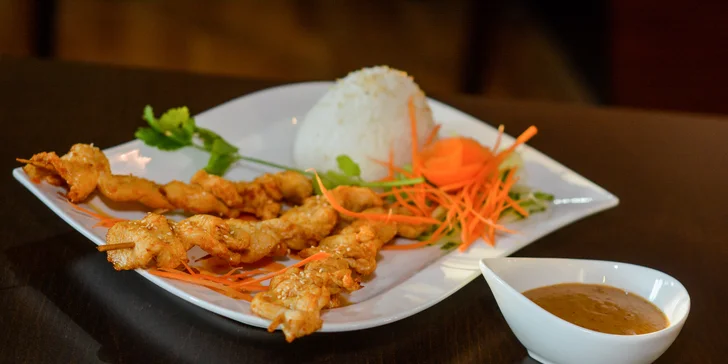 Vietnamské menu s kačacou polievkou a kuracou pochúťkou v Bamboo