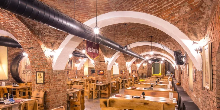 Jaternica na kyslej kapuste s červenou paprikou a prílohou podľa výberu