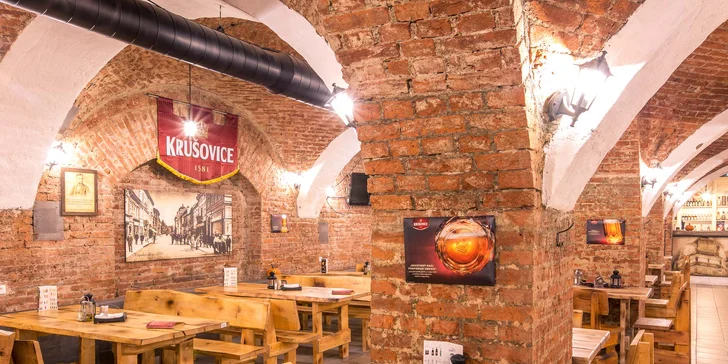 Jaternica na kyslej kapuste s červenou paprikou a prílohou podľa výberu