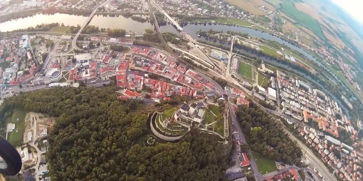 Motorový paragliding – tandemový let ponad Trenčiansky hrad