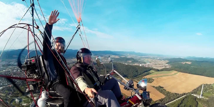 Motorový paragliding – tandemový let ponad Trenčiansky hrad