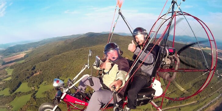 Motorový paragliding – tandemový let ponad Trenčiansky hrad