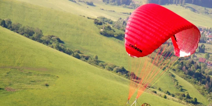Motorový paragliding – tandemový let ponad Trenčiansky hrad