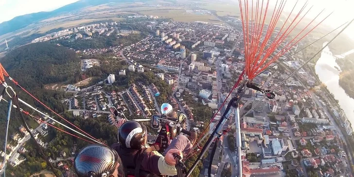 Motorový paragliding – tandemový let ponad Trenčiansky hrad