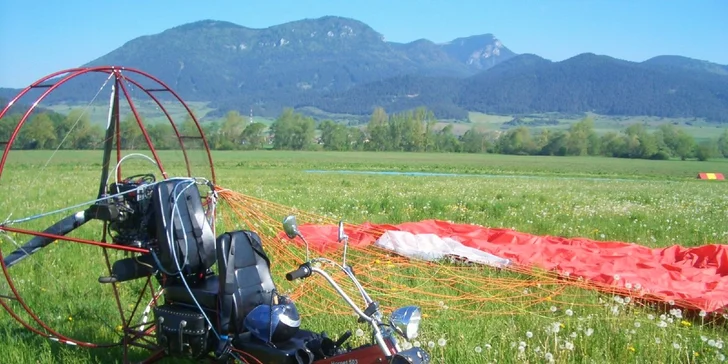 Motorový paragliding – tandemový let ponad Trenčiansky hrad