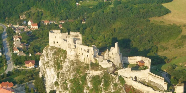 Motorový paragliding – tandemový let ponad Trenčiansky hrad